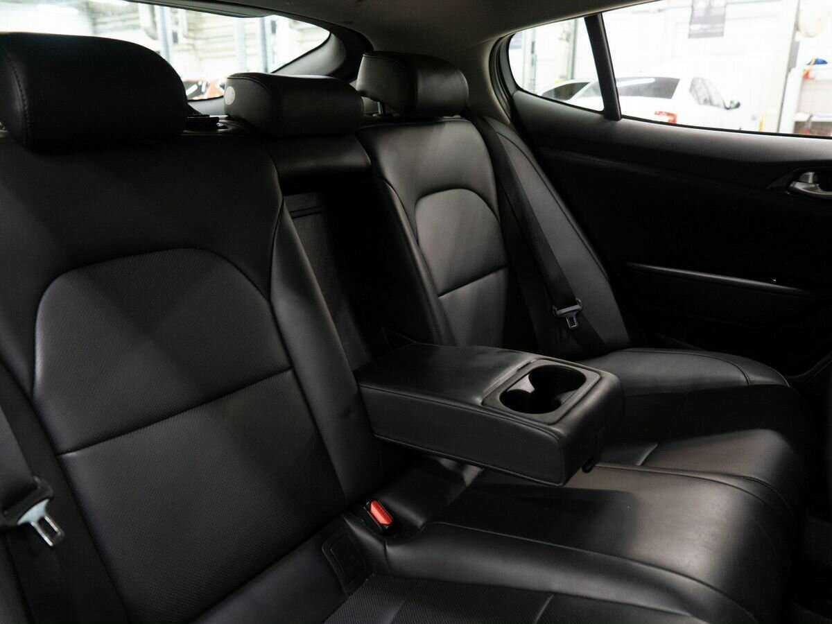 Kia Stinger, 2018 Фото №8
