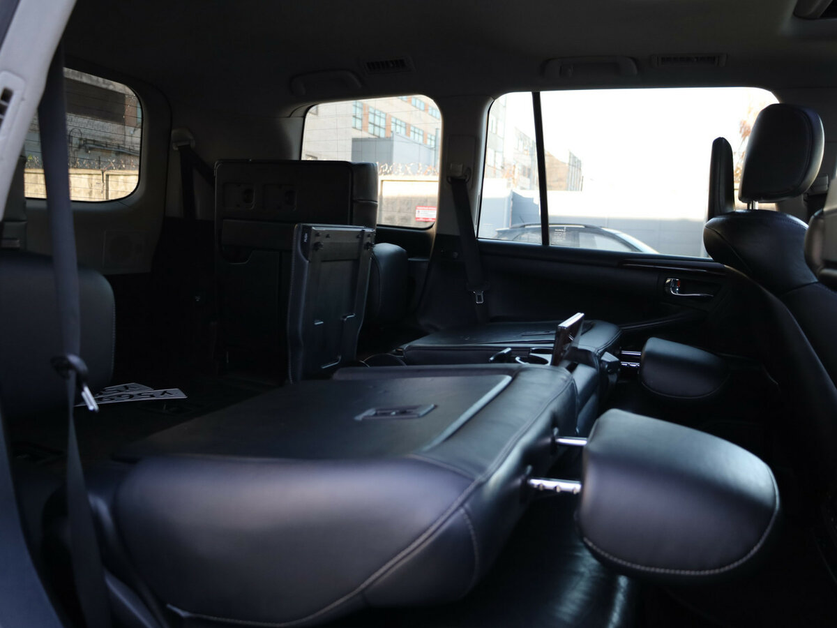 Lexus LX 570 III Рестайлинг, 2012 Фото №12