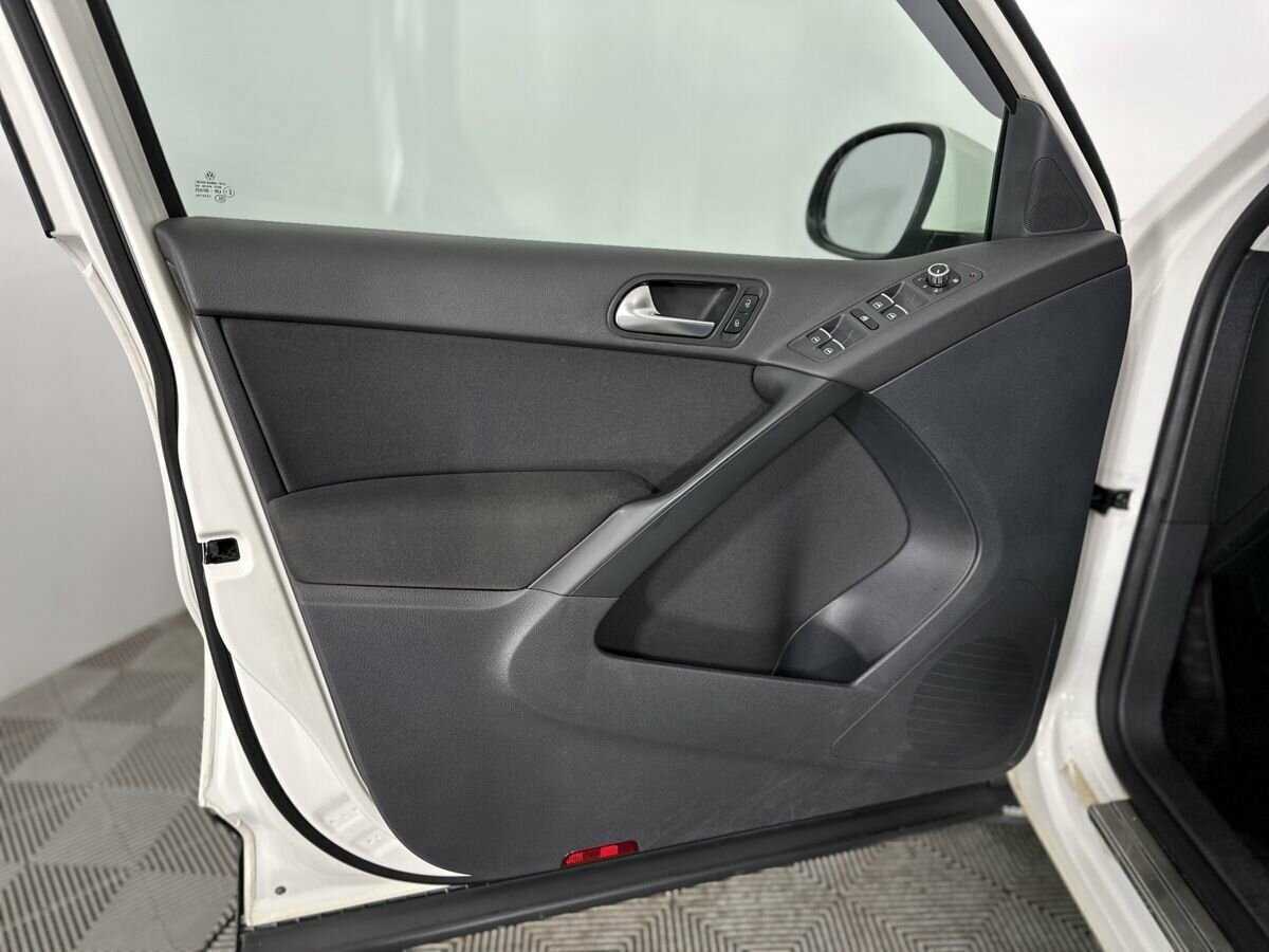 Volkswagen Tiguan, 2011 Фото №8