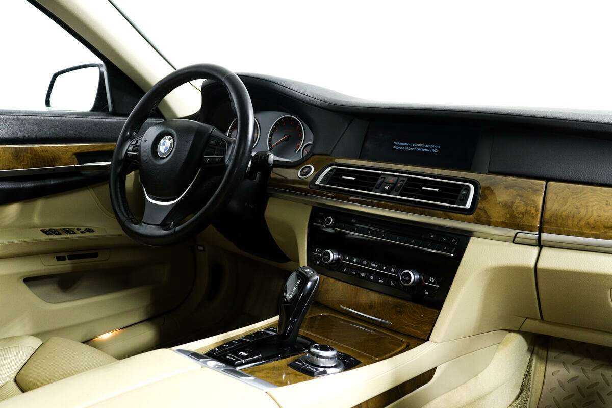 BMW 7 серии 750i xDrive, 2011 Фото №8