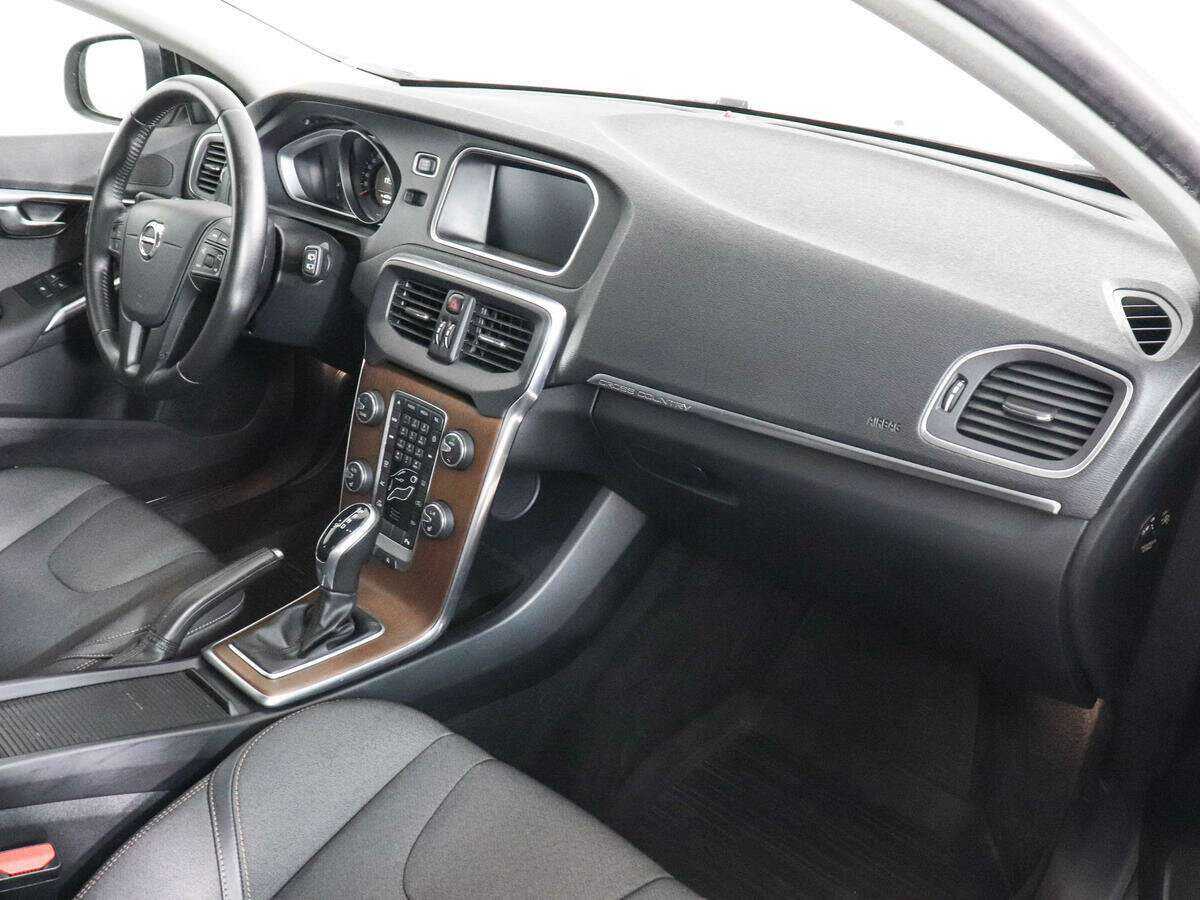 Volvo V40 Cross Country, 2017 Фото №10