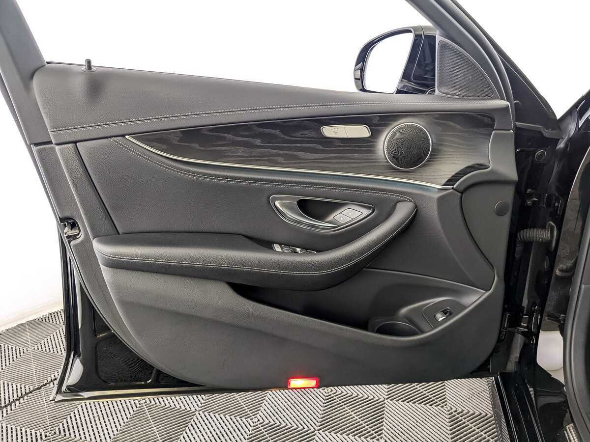 Mercedes-Benz E-Класс 200, 2021 Фото №15