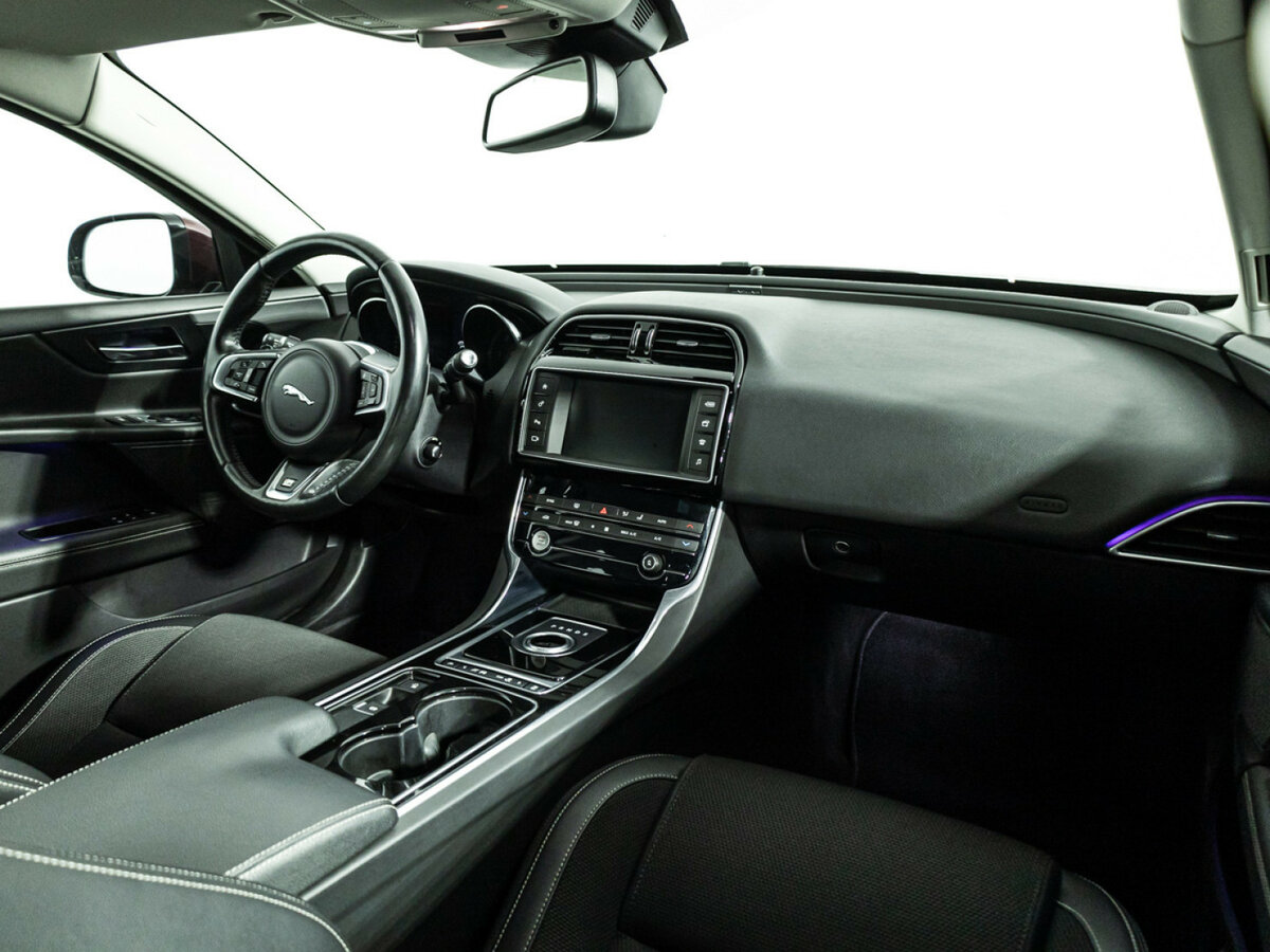 Jaguar XE I, 2015 Фото №7