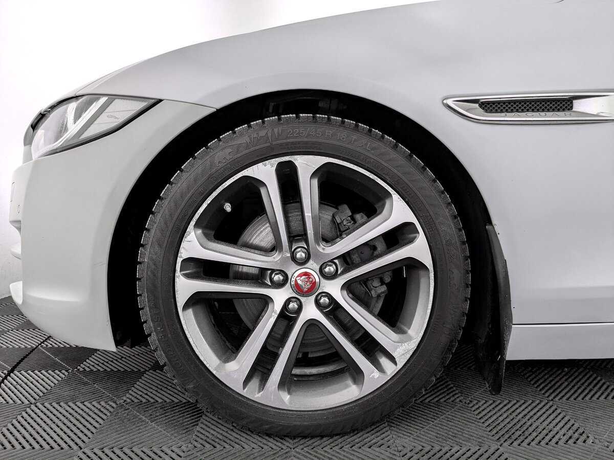Jaguar XE, 2017 Фото №18