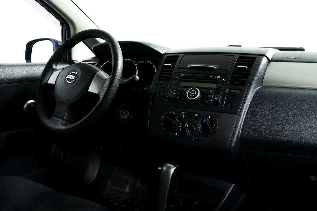 Nissan Tiida, 2010 Фото №9