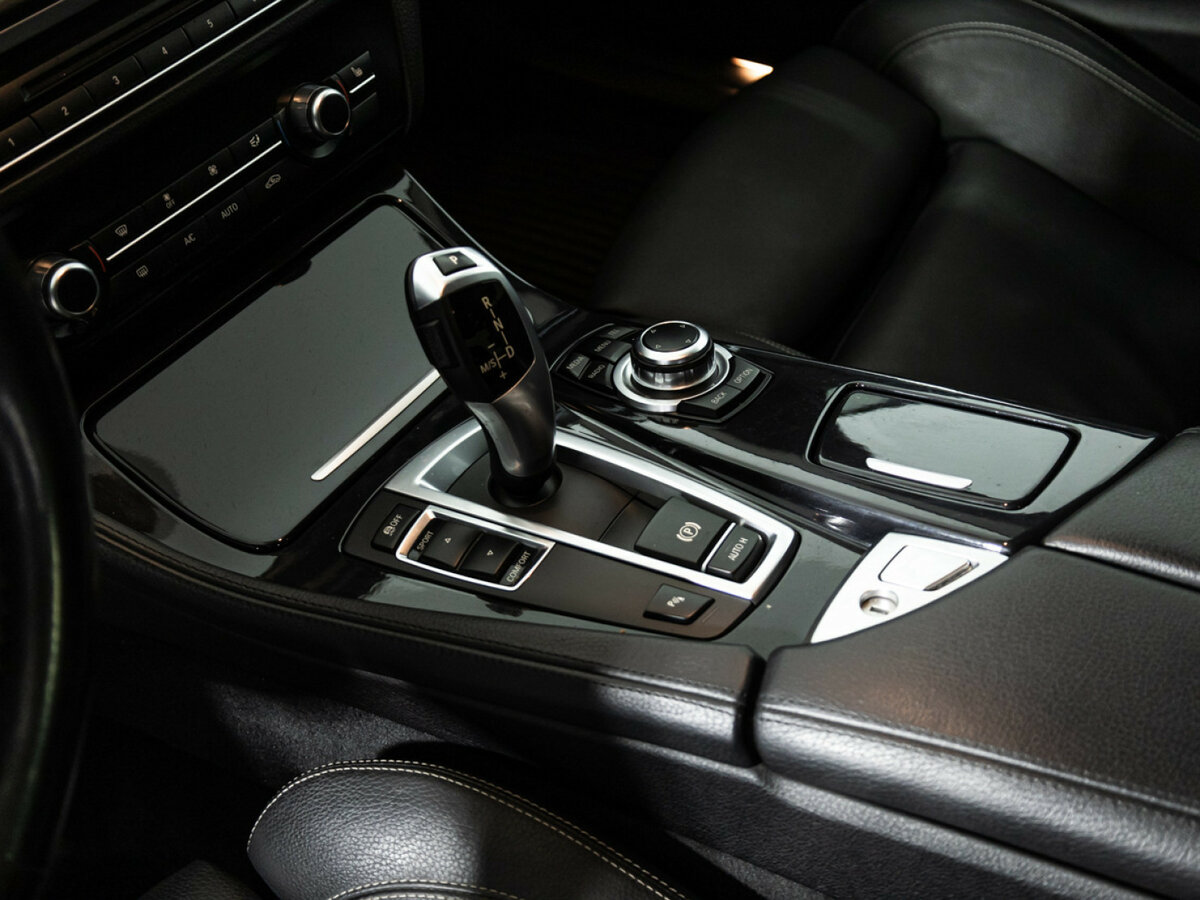 BMW 5 серии 520i VI (F10/F11/F07) Рестайлинг, 2015 Фото №15