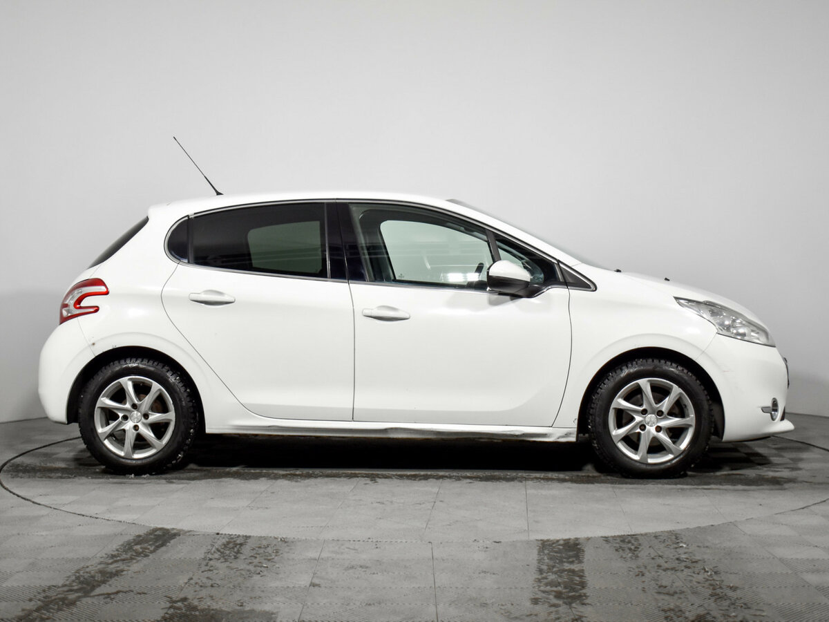 Peugeot 208 I, 2013 Фото №4