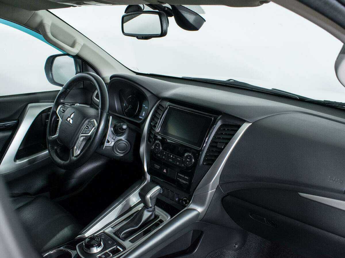 Mitsubishi Pajero Sport, 2018 Фото №8