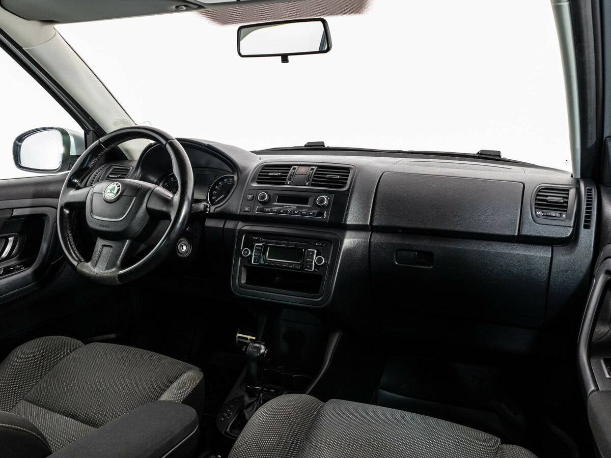 Skoda Fabia Scout II Рестайлинг, 2011 Фото №7