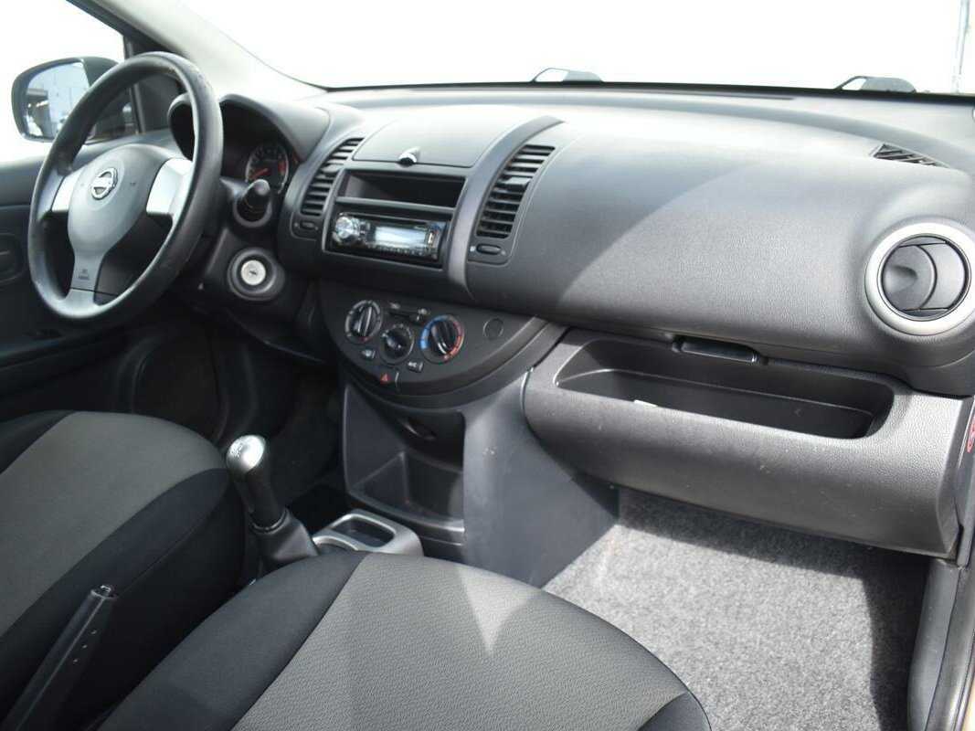 Nissan Note, 2011 Фото №9