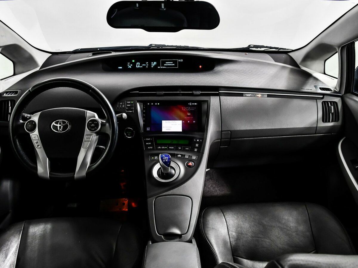 Toyota Prius III (XW30), 2010 Фото №11