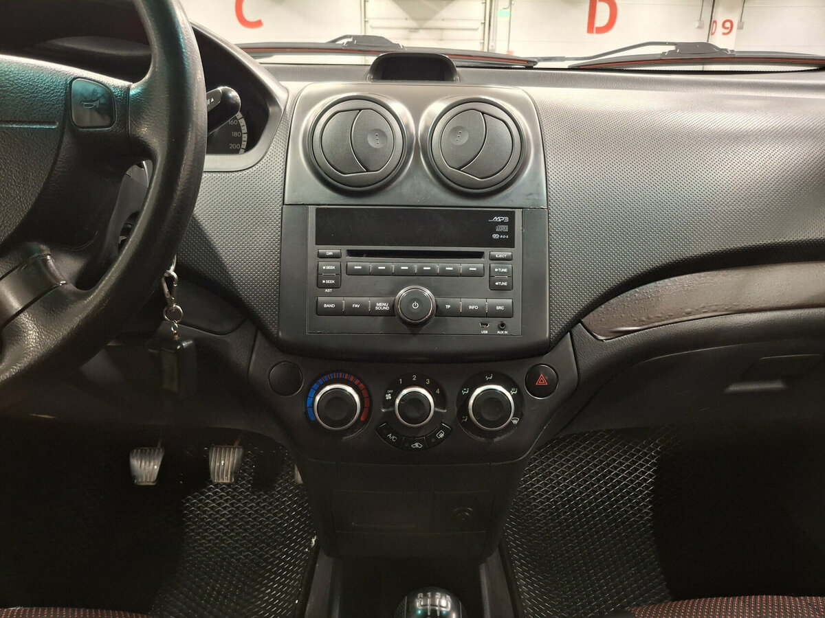 Chevrolet Aveo I Рестайлинг, 2011 Фото №15