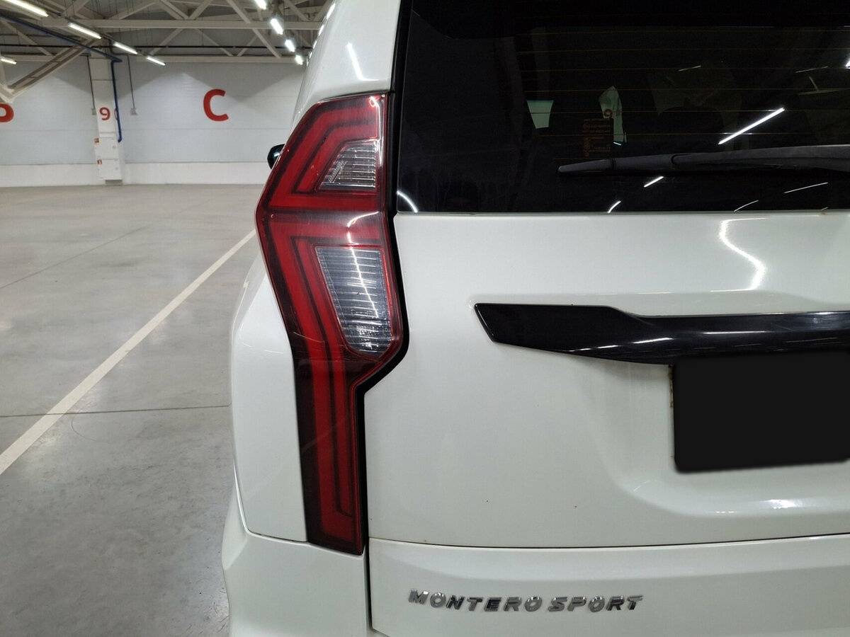 Mitsubishi Montero Sport III Рестайлинг, 2022 Фото №9