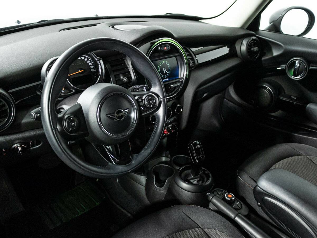Mini Hatch Cooper III (F55/F56) Рестайлинг, 2018 Фото №11