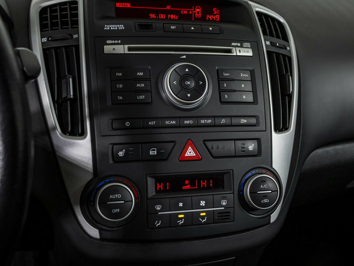 Kia Ceed I Рестайлинг, 2011 Фото №12
