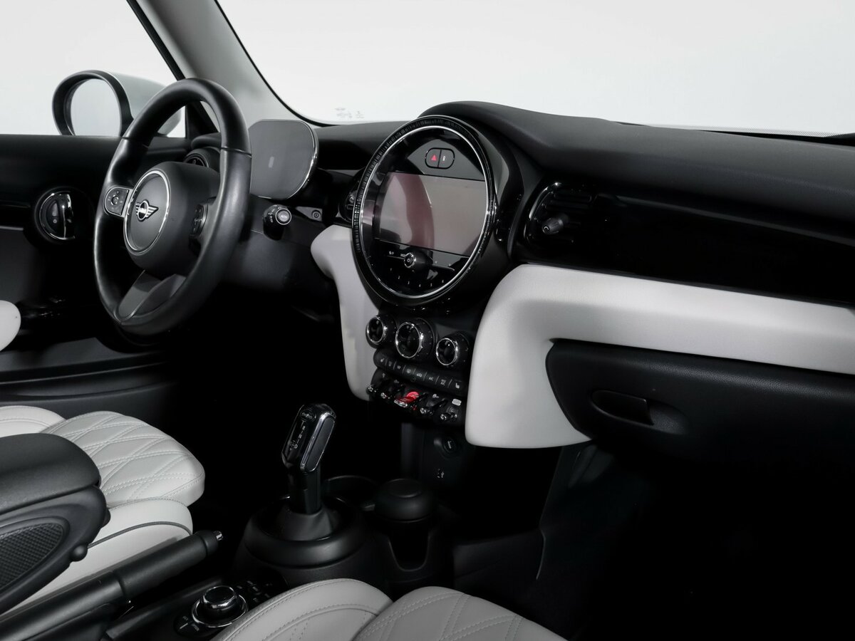Mini Hatch Cooper III (F55/F56) Рестайлинг 2, 2021 Фото №7