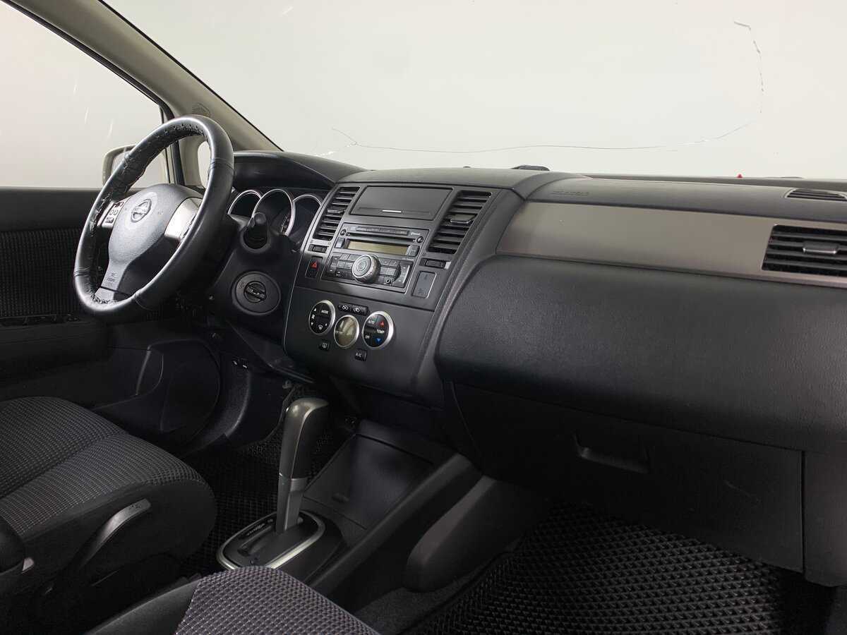 Nissan Tiida, 2010 Фото №14