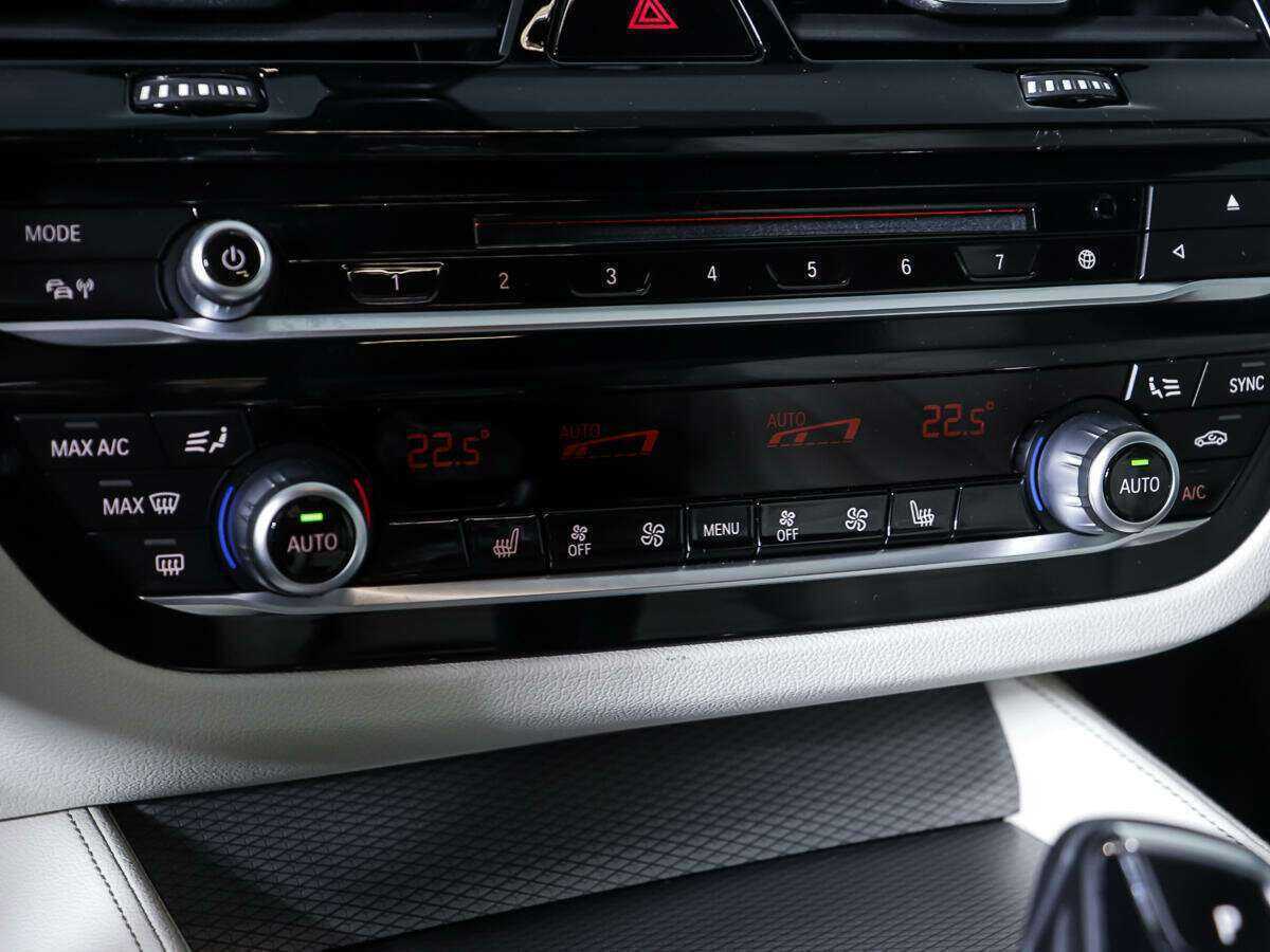BMW 5 серии 530i xDrive, 2019 Фото №26