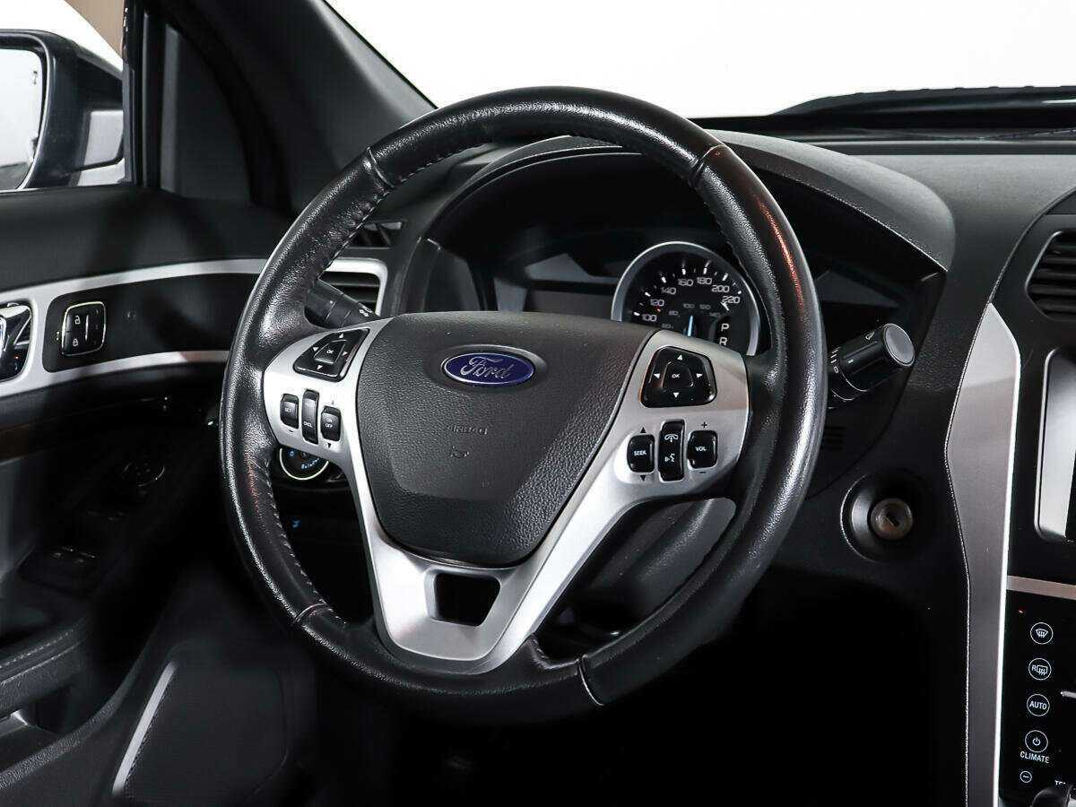 Ford Explorer, 2011 Фото №14