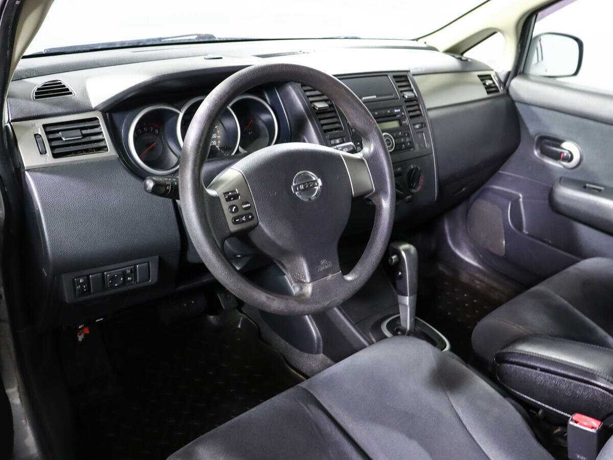 Nissan Tiida, 2010 Фото №12