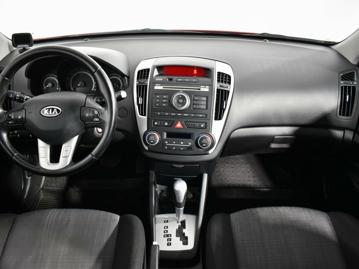 Kia Ceed I Рестайлинг, 2011 Фото №13