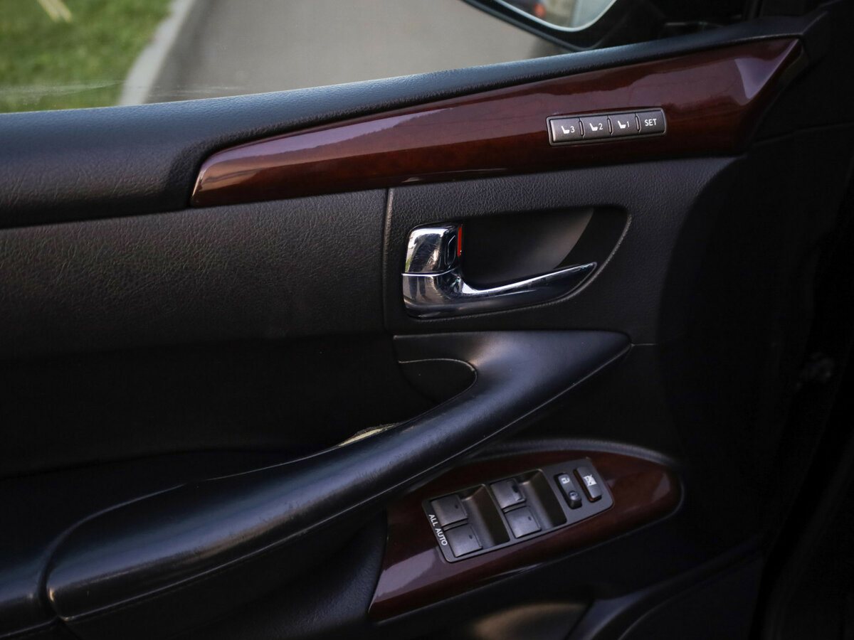 Lexus LX 570 III Рестайлинг, 2012 Фото №28