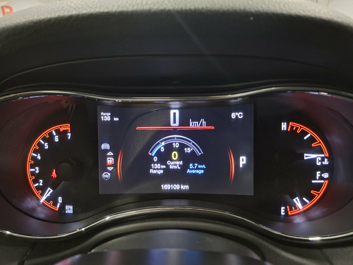 Dodge Durango III Рестайлинг, 2017 Фото №12