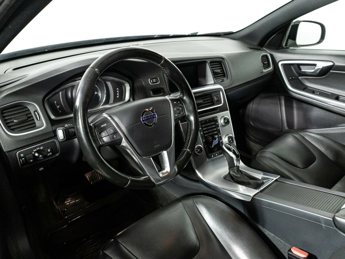 Volvo V60 Cross Country I, 2016 Фото №11