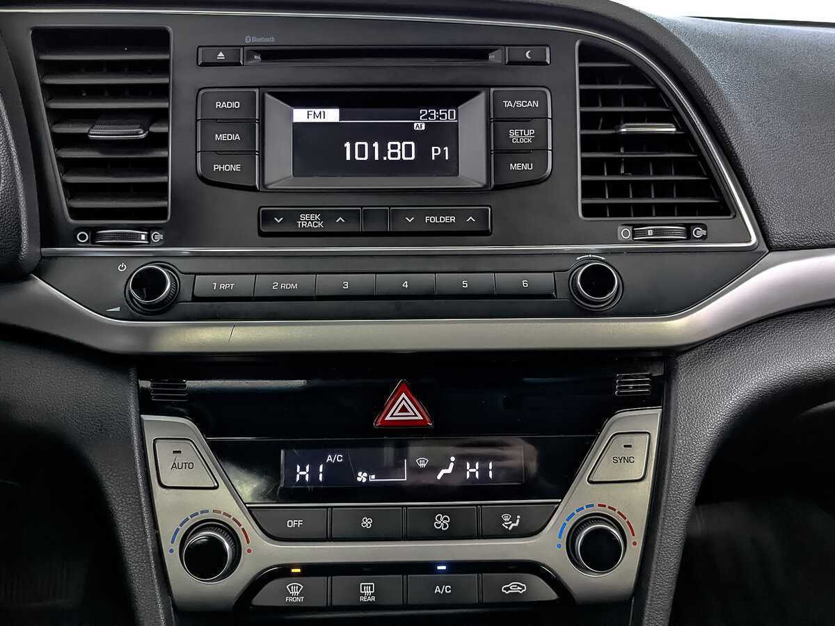 Hyundai Elantra, 2018 Фото №16