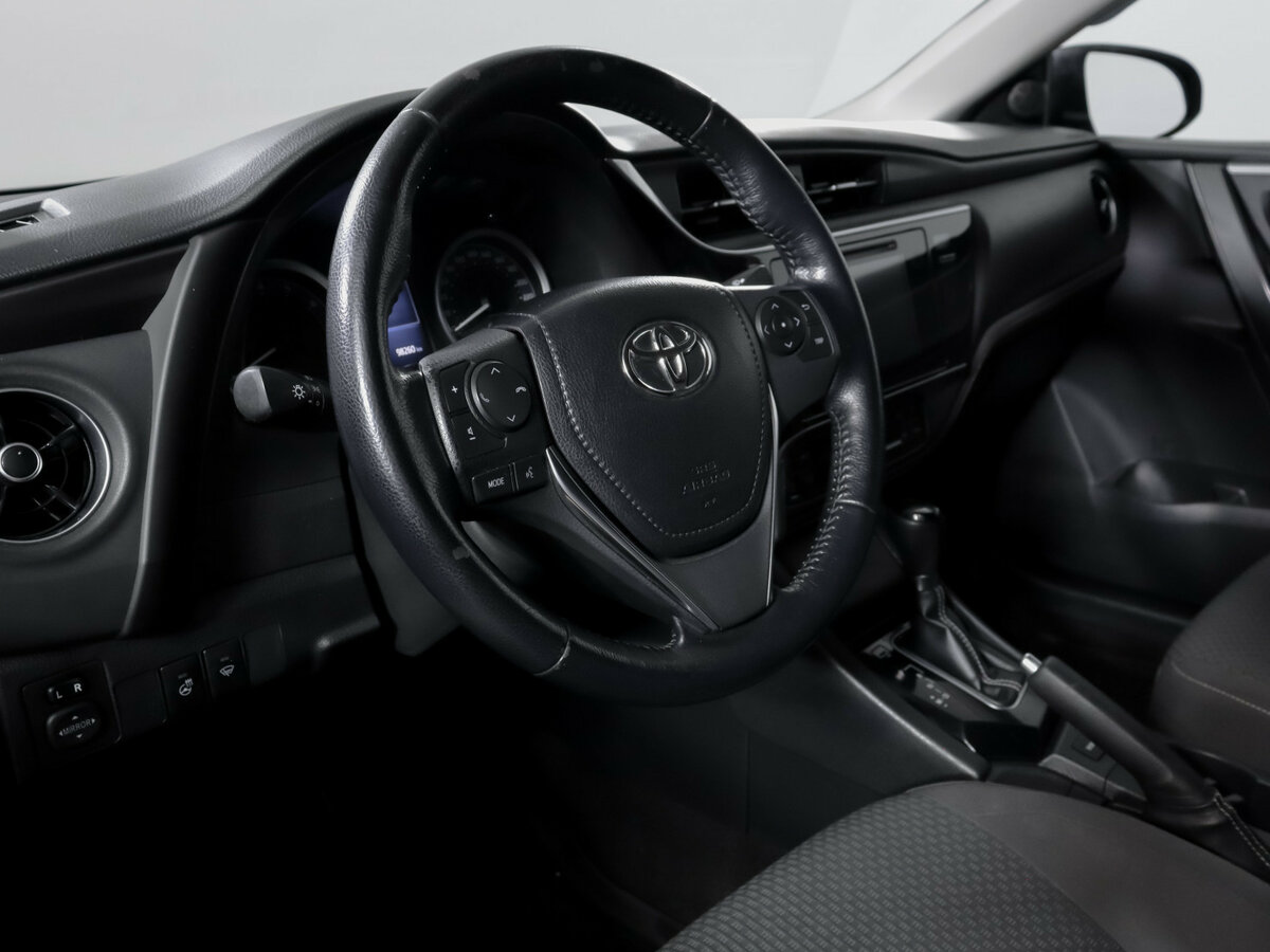 Toyota Corolla XI (E160, E170, E180) Рестайлинг 1, 2017 Фото №11