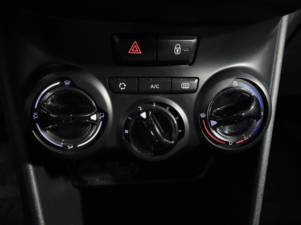Peugeot 208 I, 2013 Фото №15