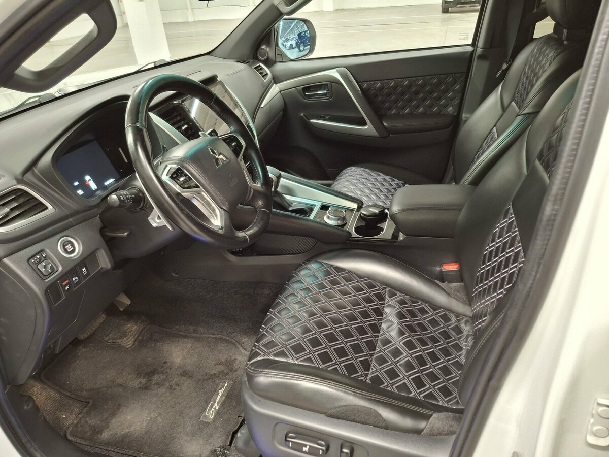 Mitsubishi Montero Sport III Рестайлинг, 2022 Фото №15