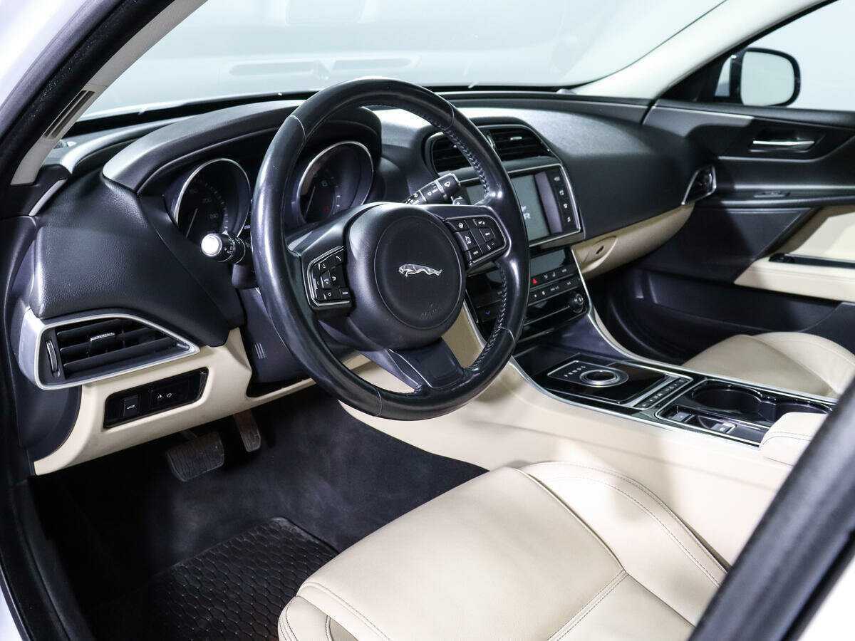 Jaguar XE, 2015 Фото №12