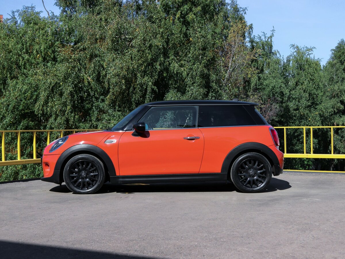 Mini Hatch Cooper III (F55/F56) Рестайлинг, 2021 Фото №6