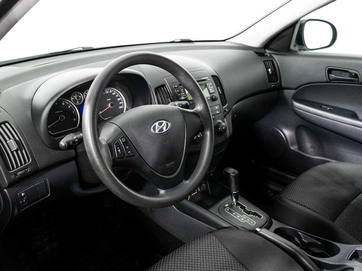 Hyundai i30, 2010 Фото №11
