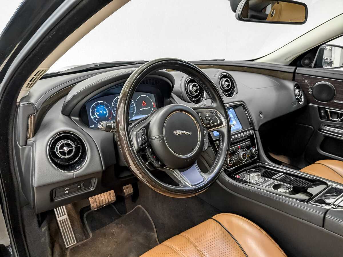 Jaguar XJ, 2017 Фото №16
