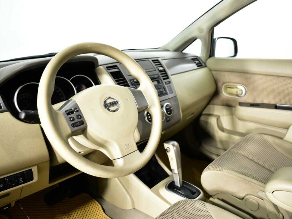 Nissan Tiida, 2011 Фото №13