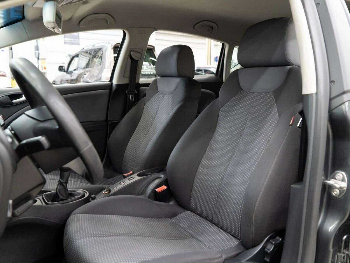 SEAT Leon, 2011 Фото №6
