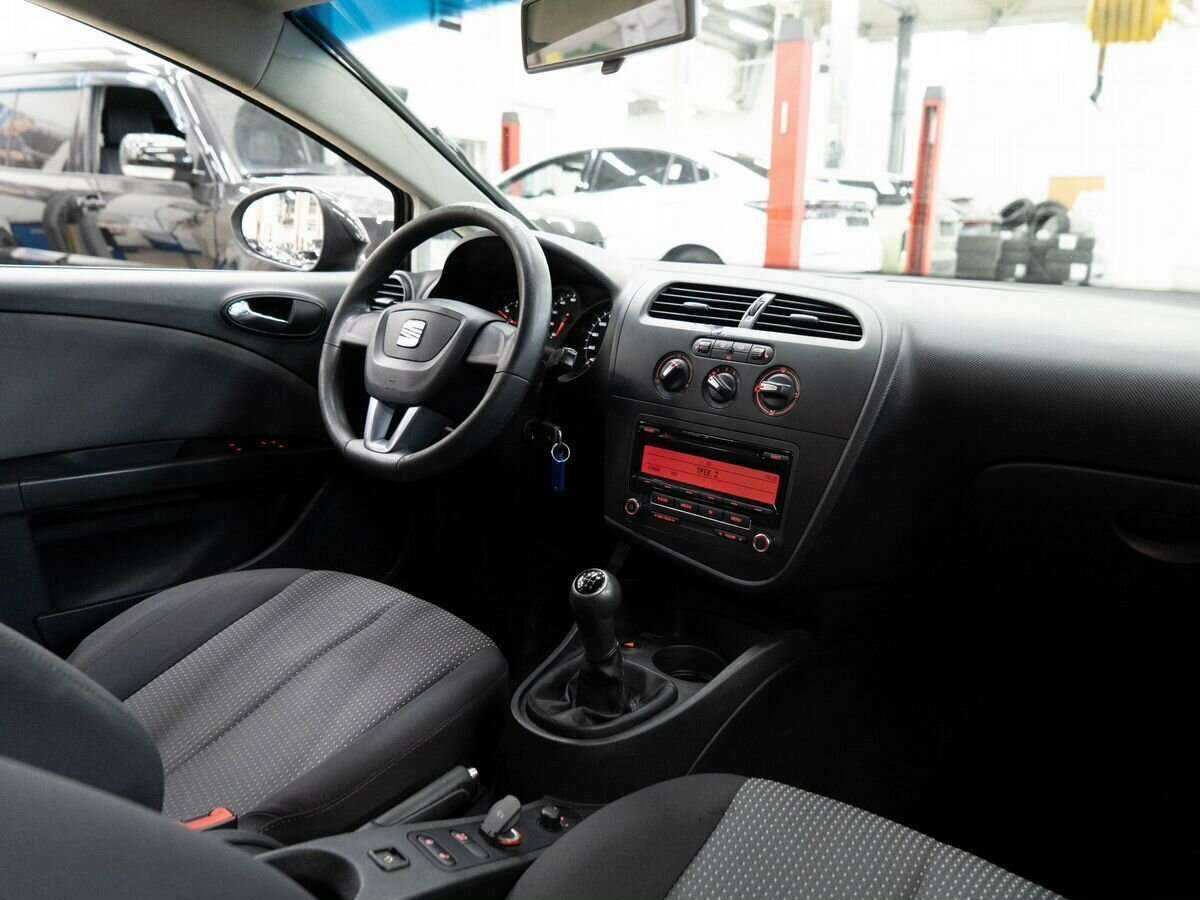 SEAT Leon, 2011 Фото №17