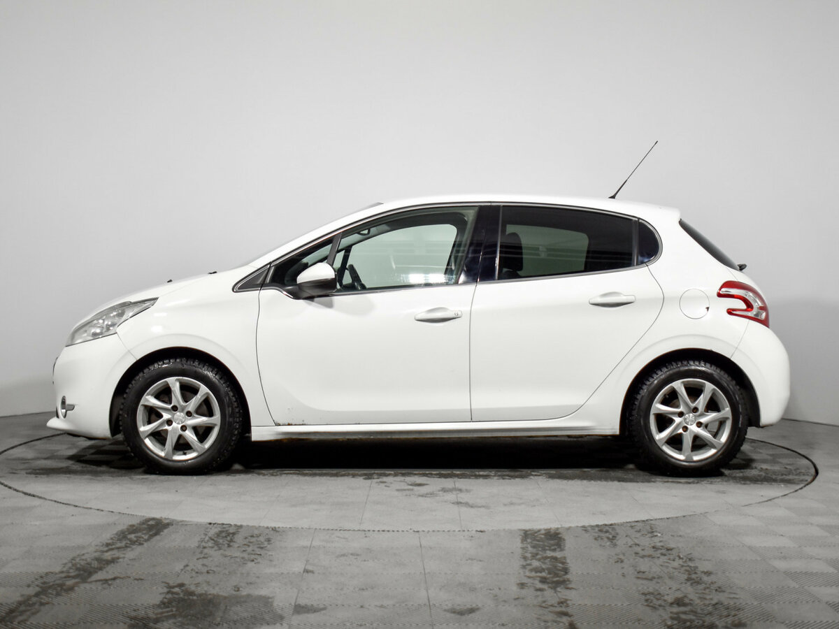 Peugeot 208 I, 2013 Фото №8