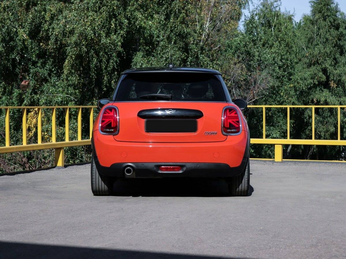 Mini Hatch Cooper III (F55/F56) Рестайлинг, 2021 Фото №5