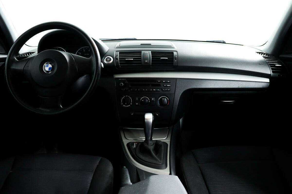 BMW 1 серии 116i, 2010 Фото №11