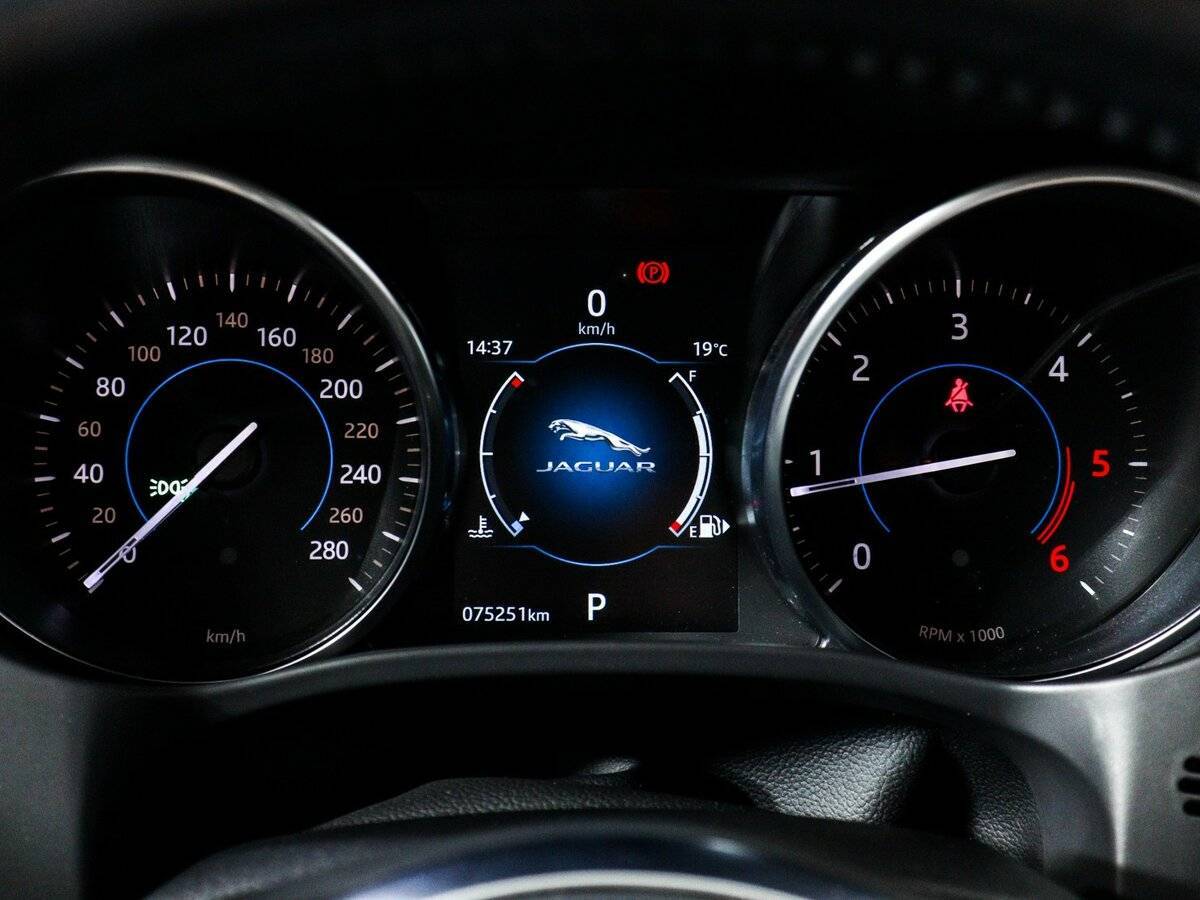 Jaguar F-Pace, 2018 Фото №8