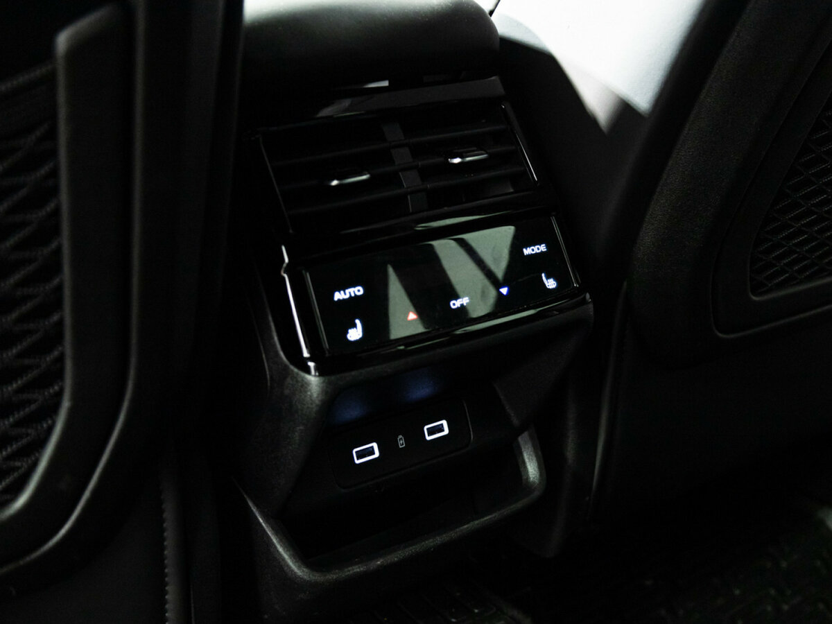 Geely Monjaro I, 2023 Фото №21
