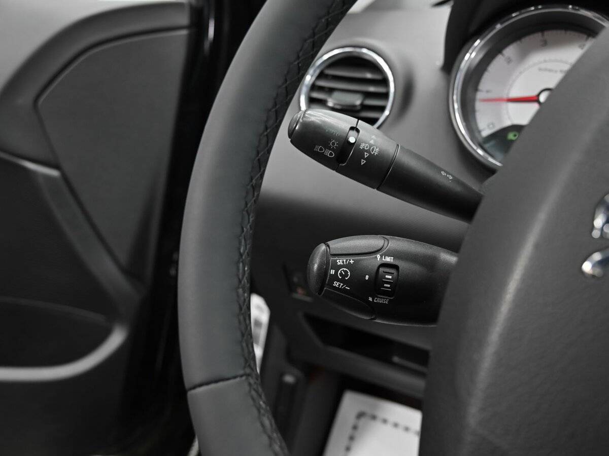 Peugeot 308, 2011 Фото №8