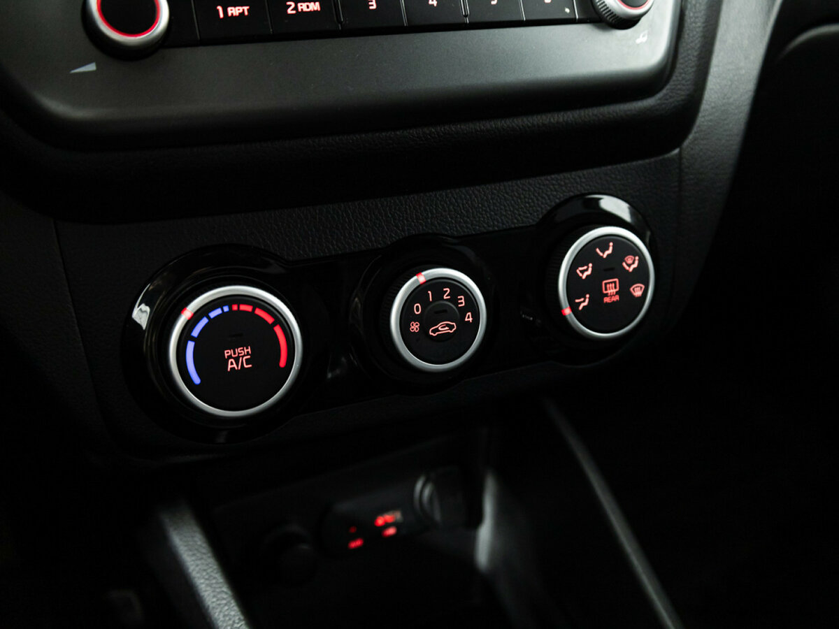 Kia Rio III Рестайлинг, 2015 Фото №15