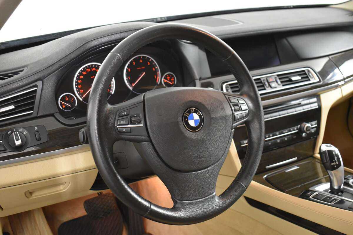 BMW 7 серии 750i xDrive, 2012 Фото №10