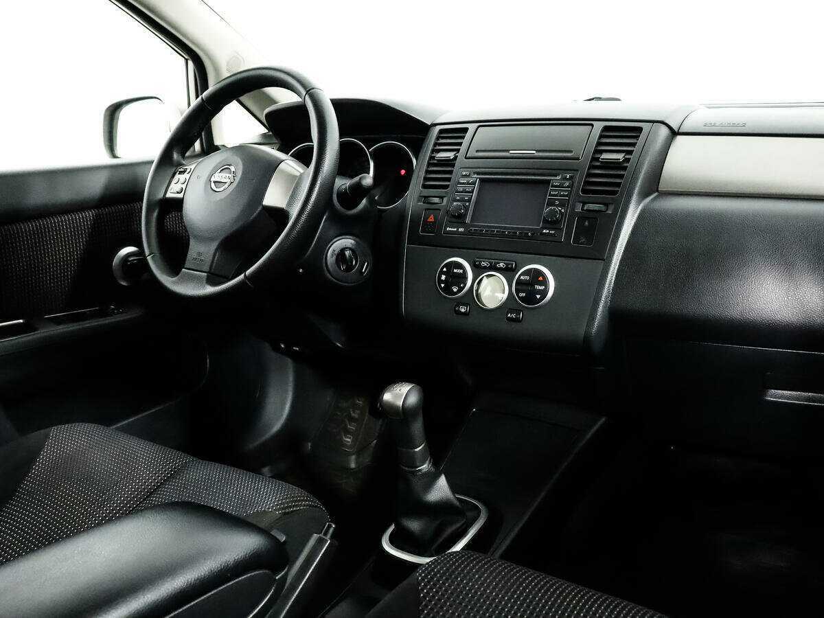 Nissan Tiida, 2011 Фото №11