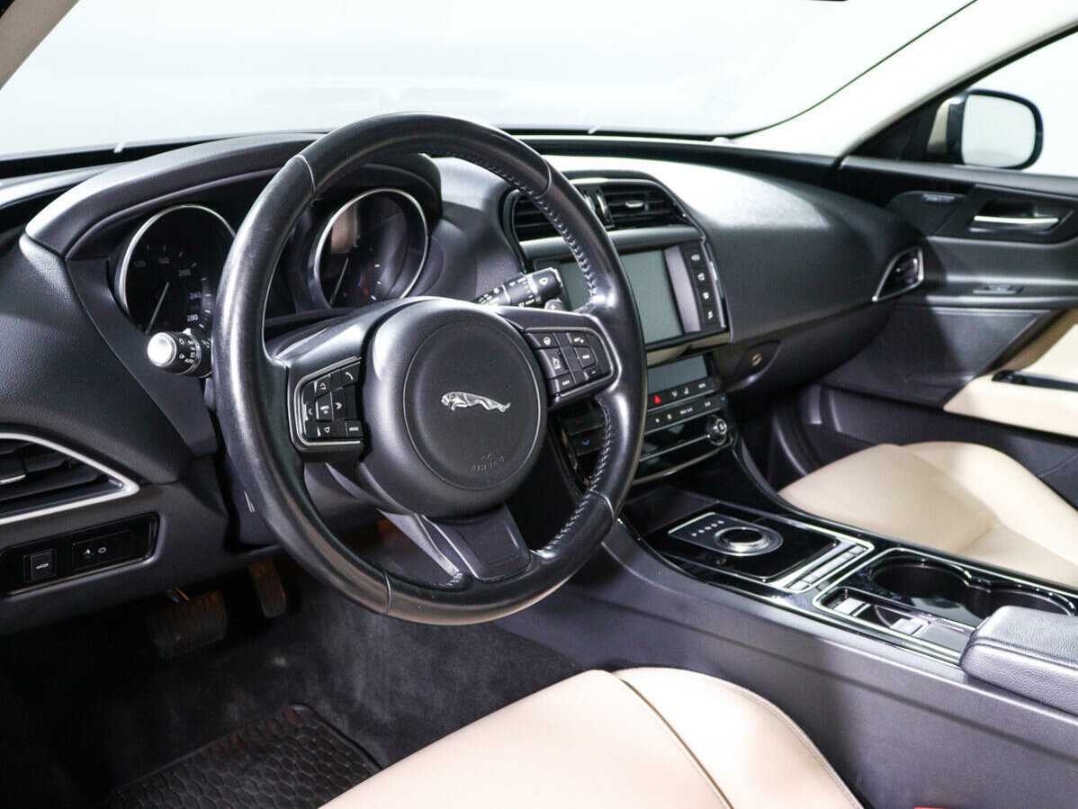 Jaguar XE, 2017 Фото №14