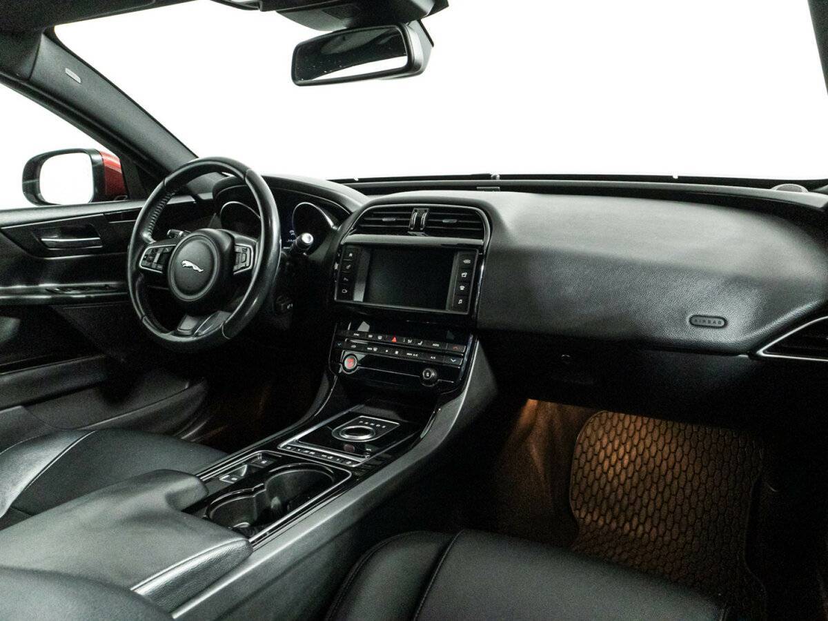 Jaguar XE, 2016 Фото №9